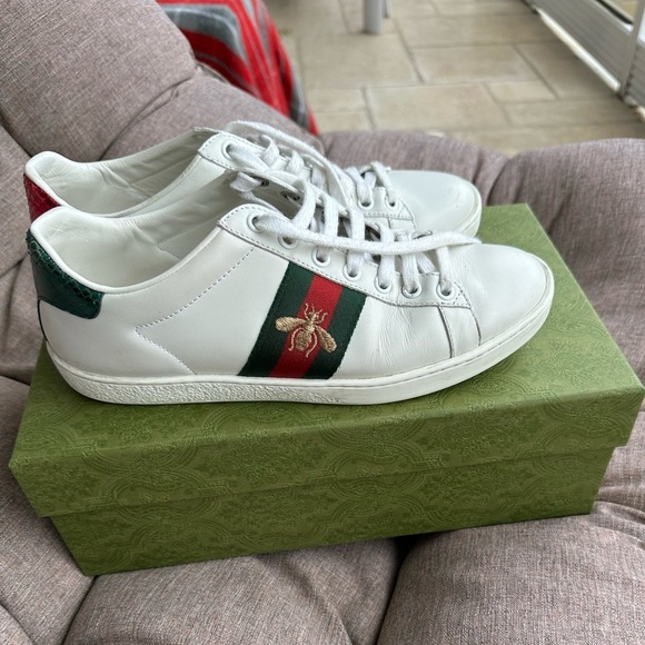 GUCCI WOMEN'S ACE SNEAKER WITH BEE - Picture 1 of 11